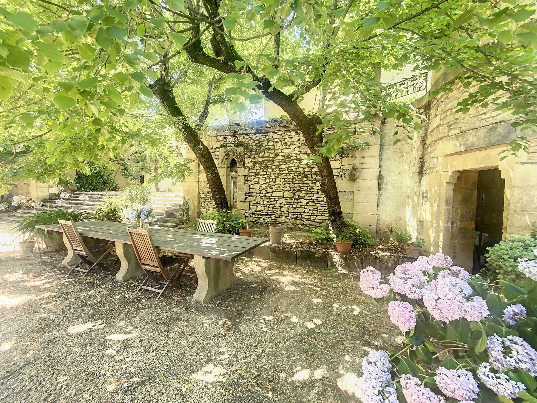 castle 25 Rooms for sale on UZES (30700)