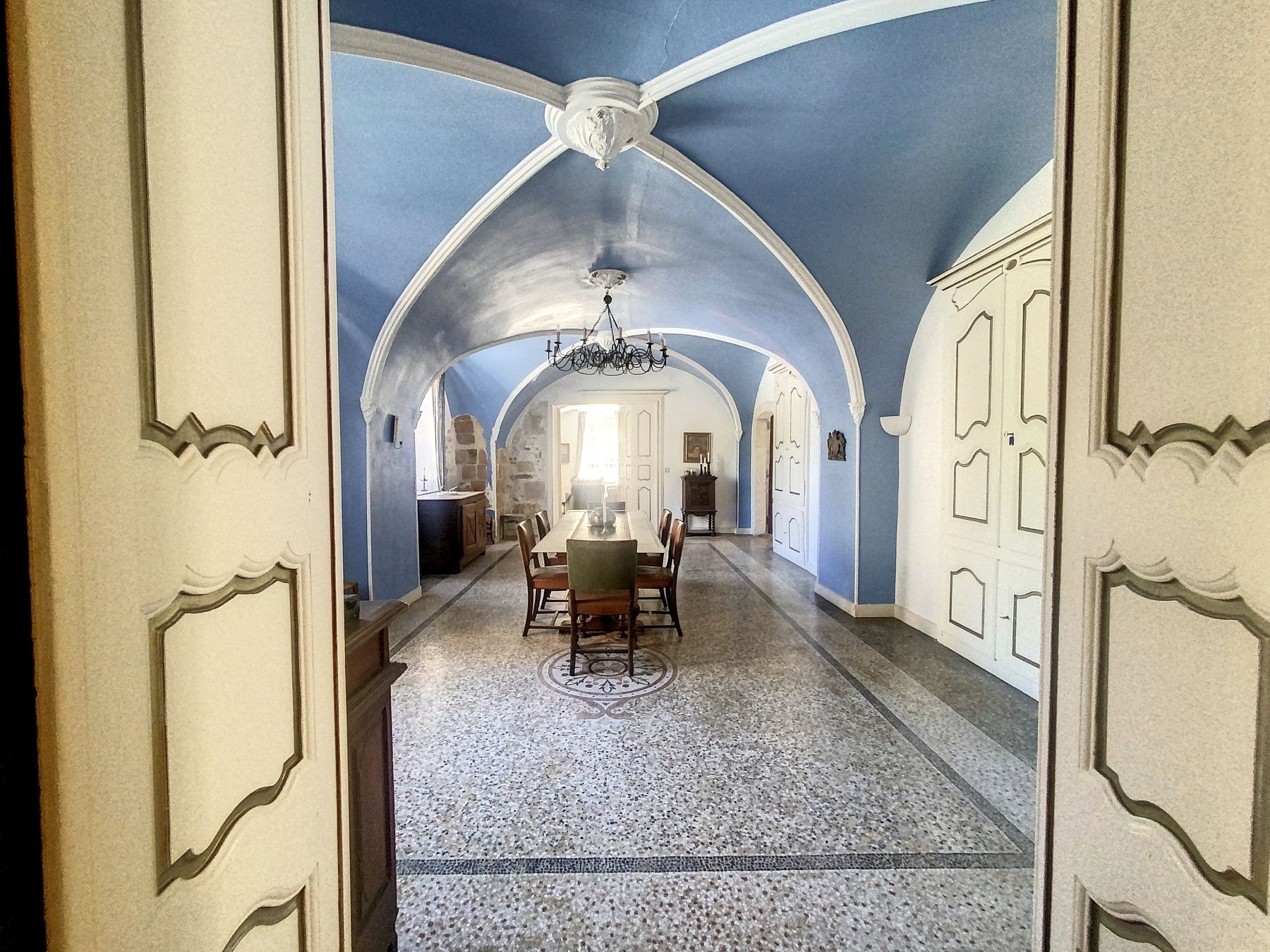 castle 25 Rooms for sale on UZES (30700)