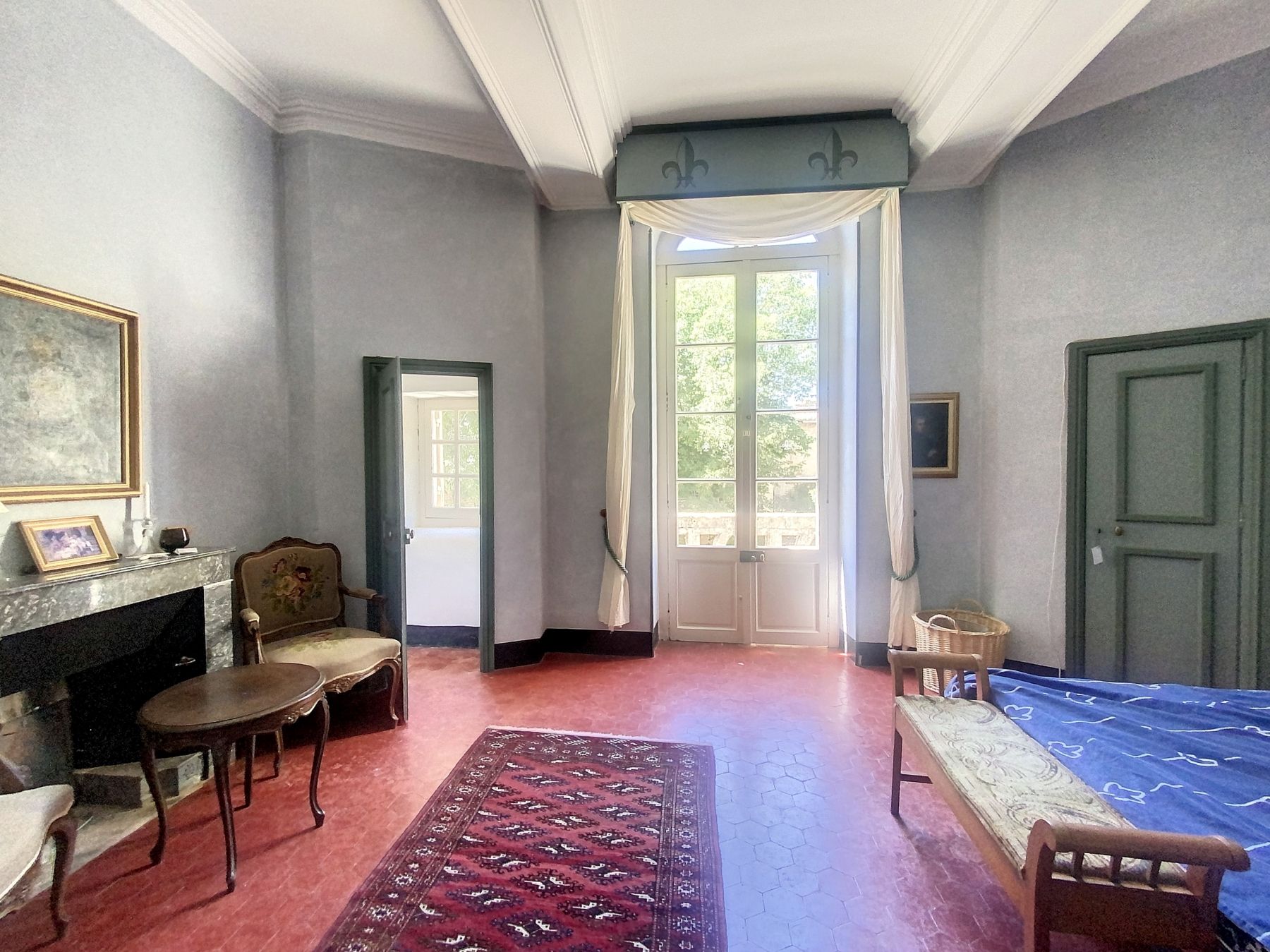 castle 25 Rooms for sale on UZES (30700)