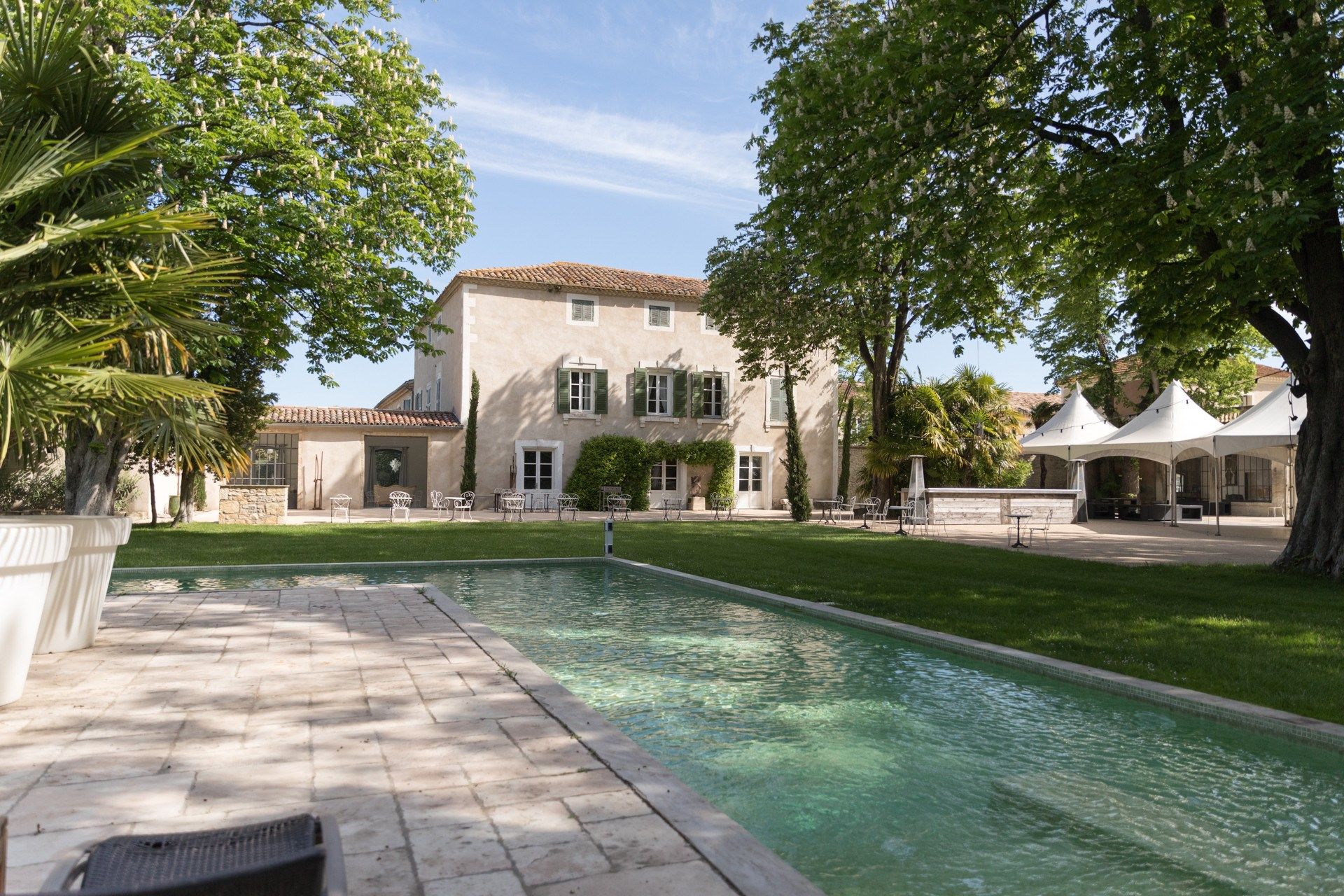 luxury property 35 Rooms for sale on NIMES (30000)
