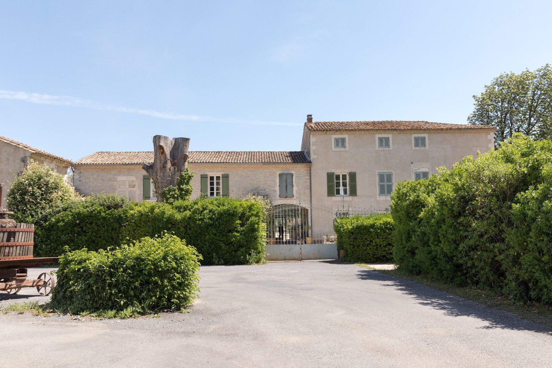 luxury property 35 Rooms for sale on NIMES (30000)