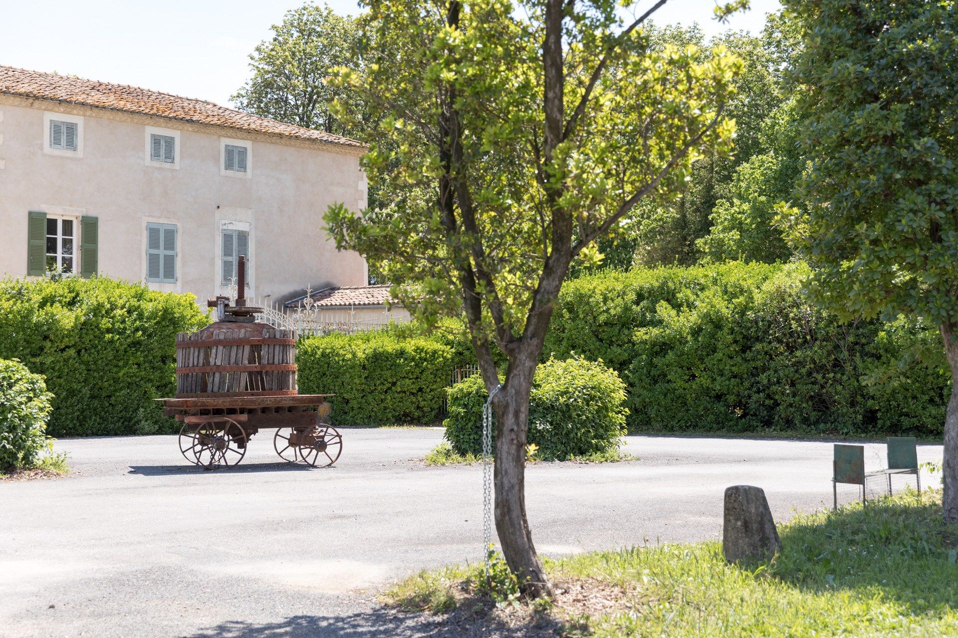 luxury property 35 Rooms for sale on NIMES (30000)