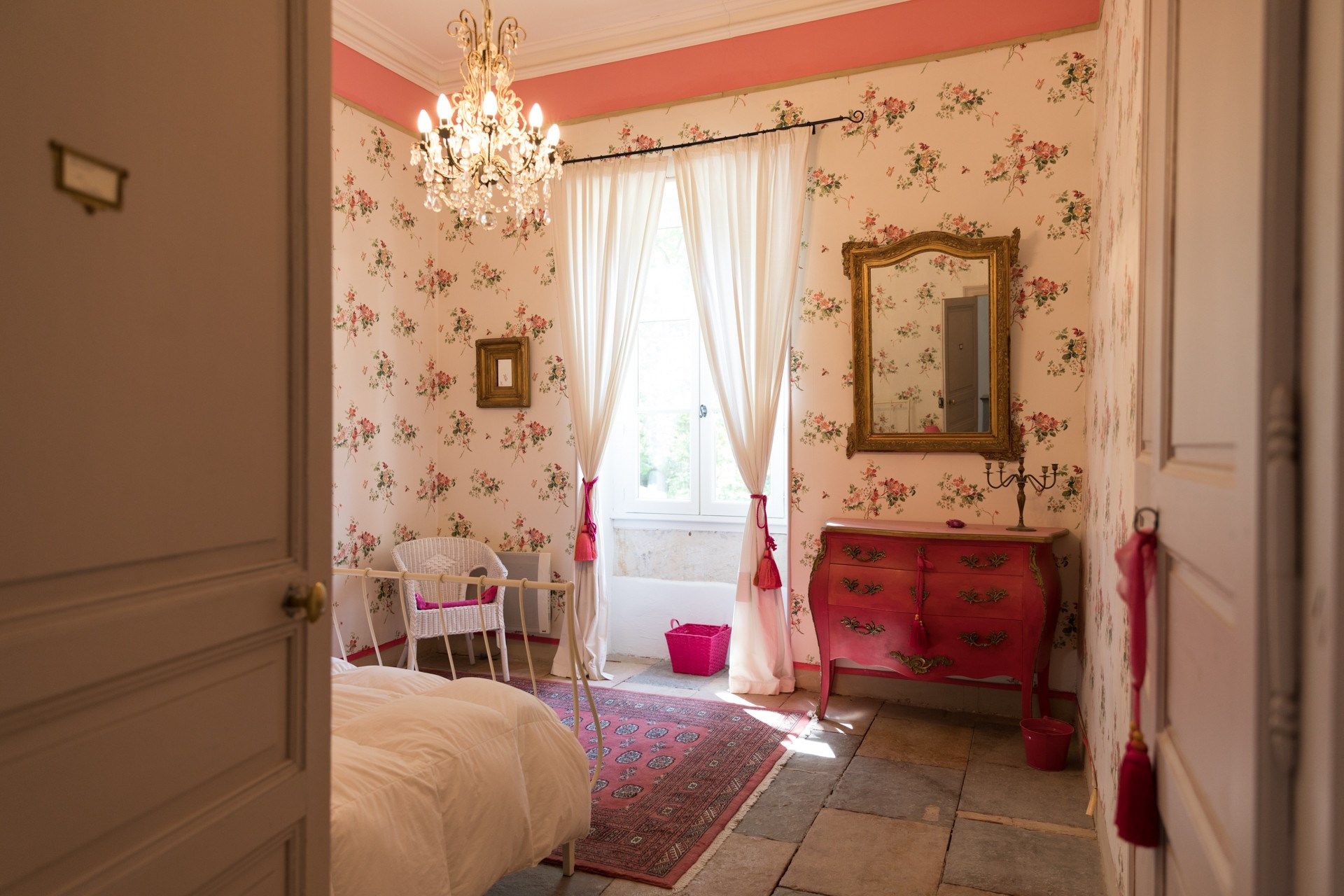 luxury property 35 Rooms for sale on NIMES (30000)