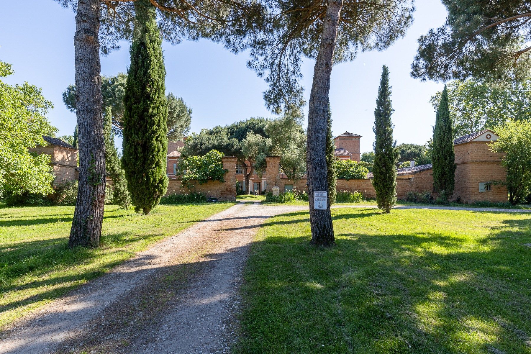luxury house 20 Rooms for sale on TOULOUSE (31000)