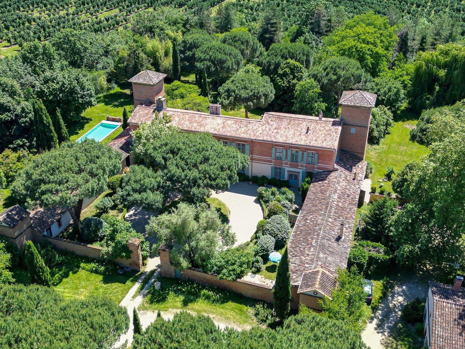 luxury house 20 Rooms for sale on TOULOUSE (31000)