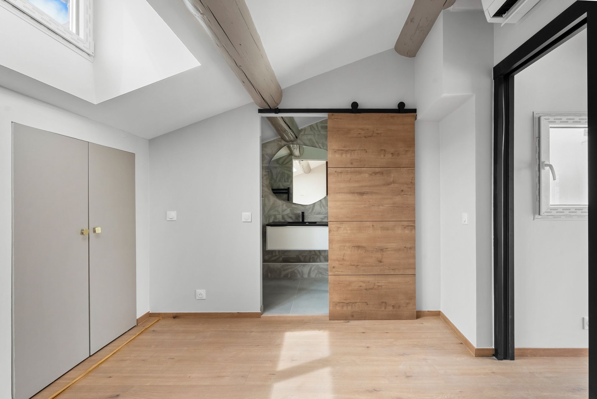 luxury apartment 3 Rooms for rent on MARSEILLE (13006)