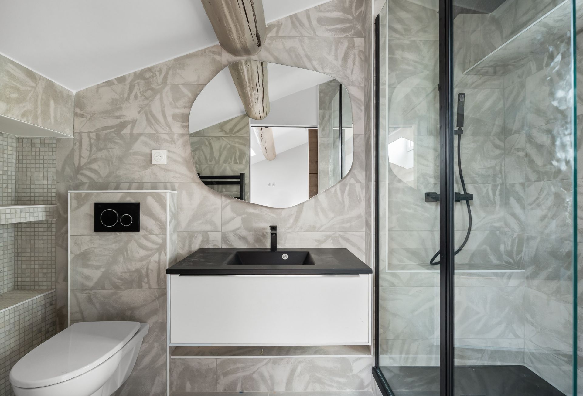 luxury apartment 3 Rooms for rent on MARSEILLE (13006)