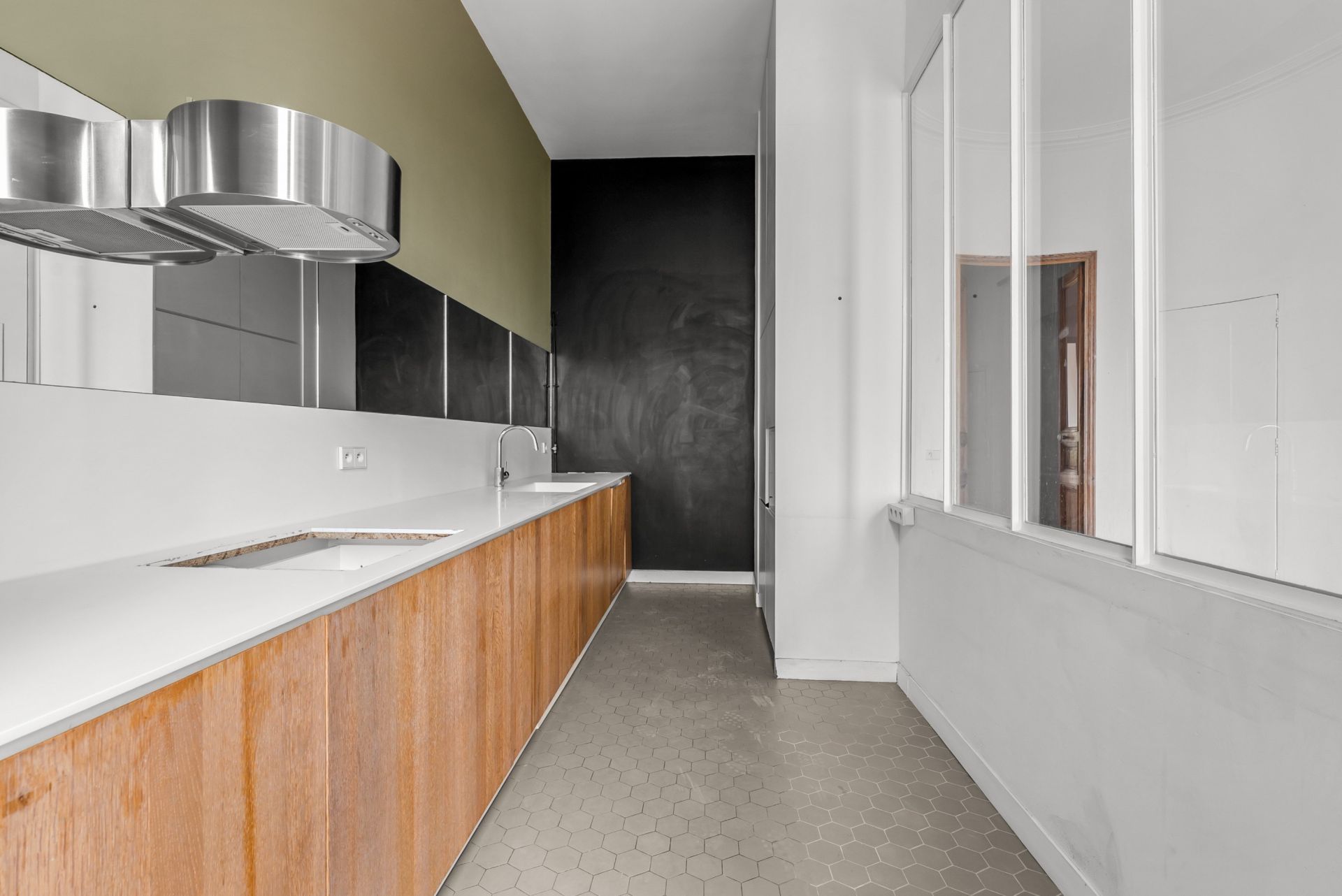 luxury apartment 6 Rooms for rent on MARSEILLE (13006)