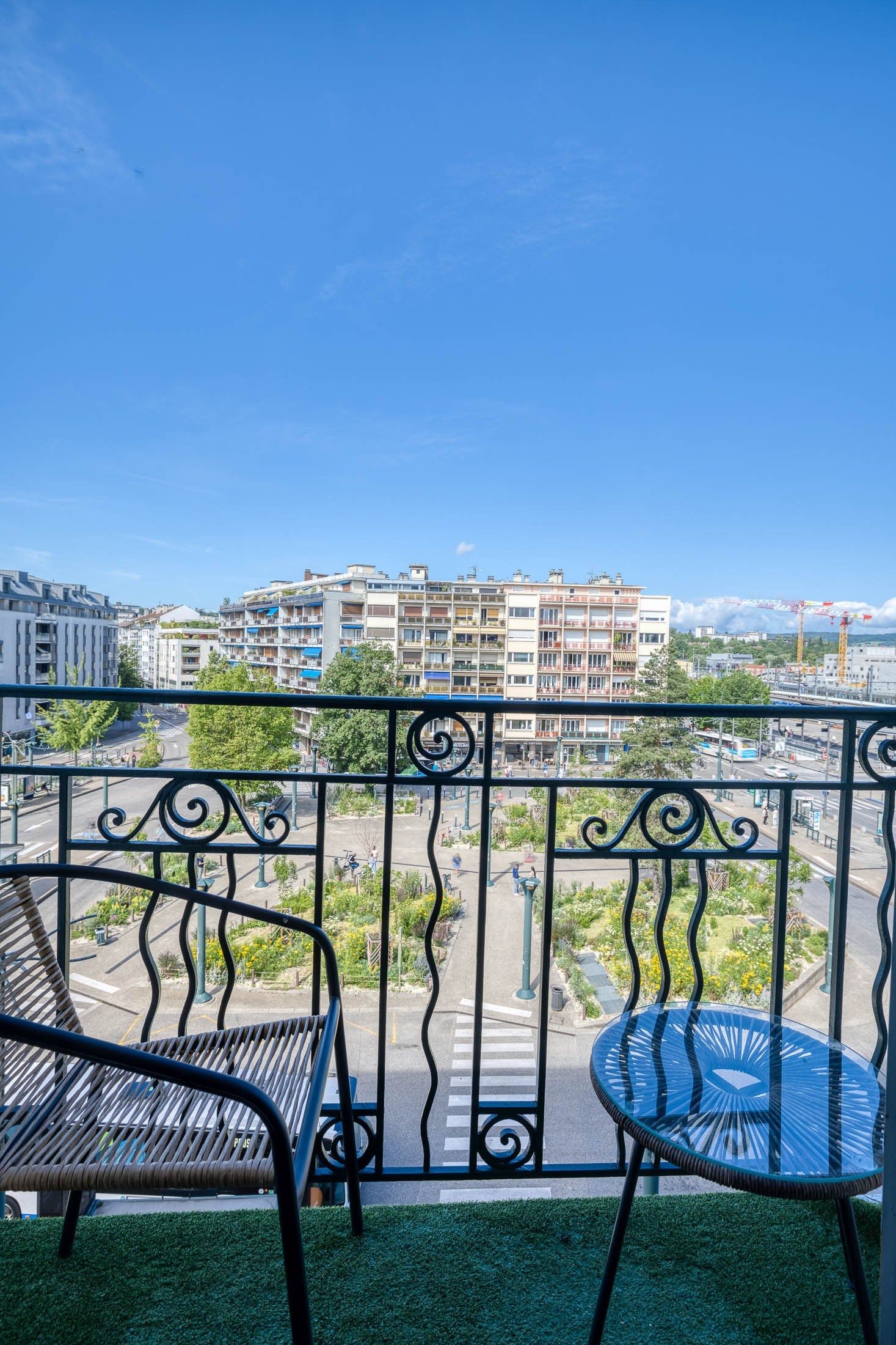 luxury apartment 4 Rooms for sale on ANNECY (74000)