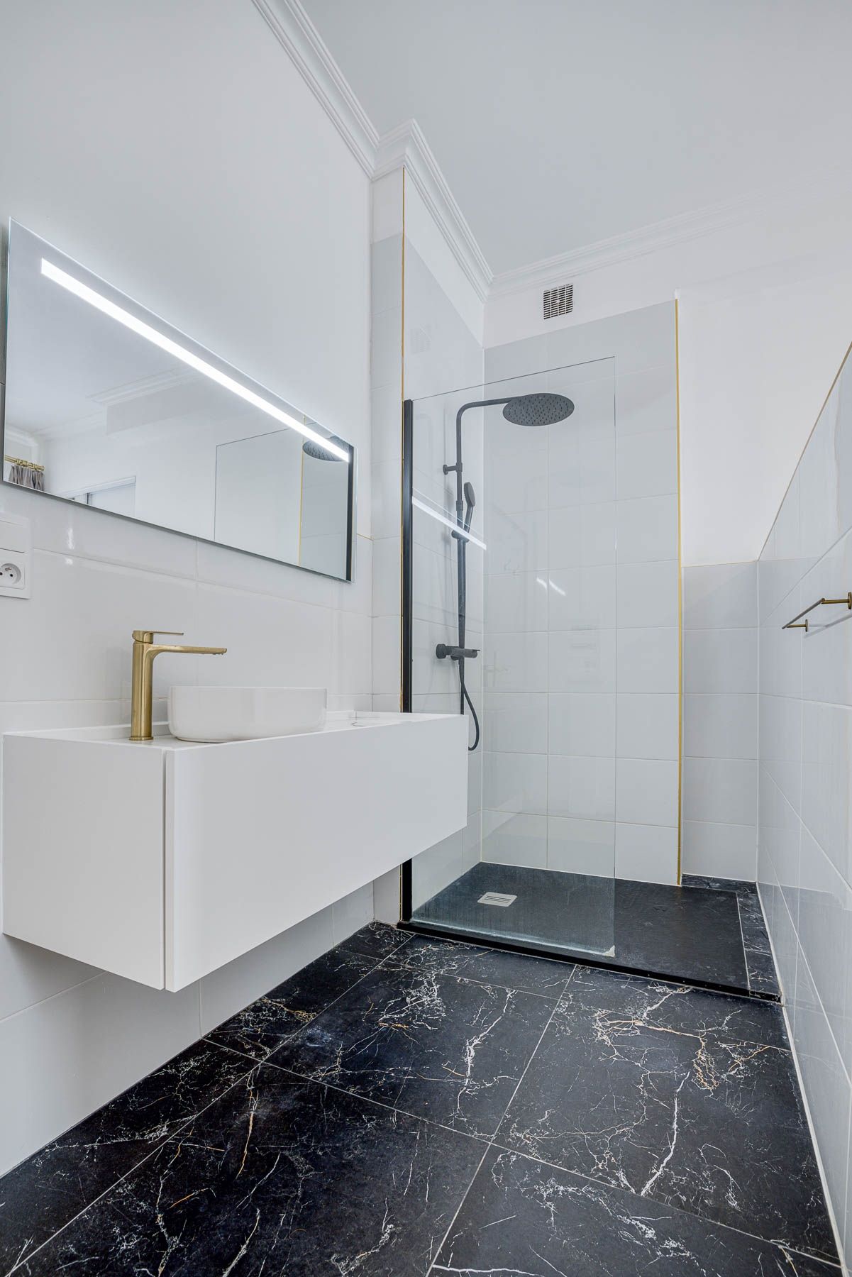 luxury apartment 4 Rooms for sale on ANNECY (74000)