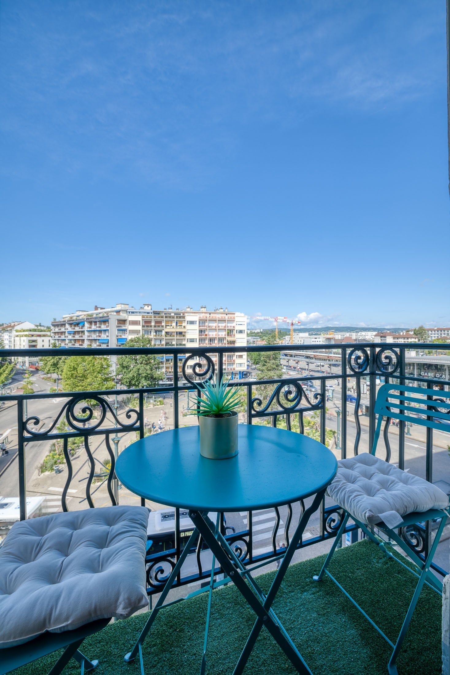 luxury apartment 4 Rooms for sale on ANNECY (74000)