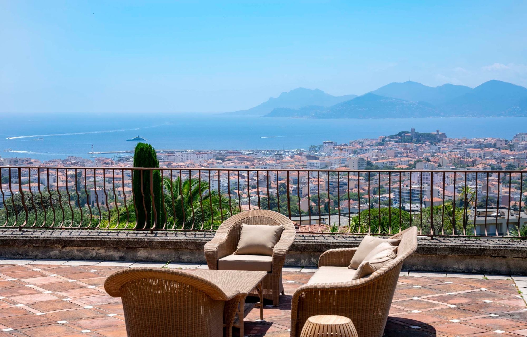 luxury villa 11 Rooms for sale on CANNES (06400)