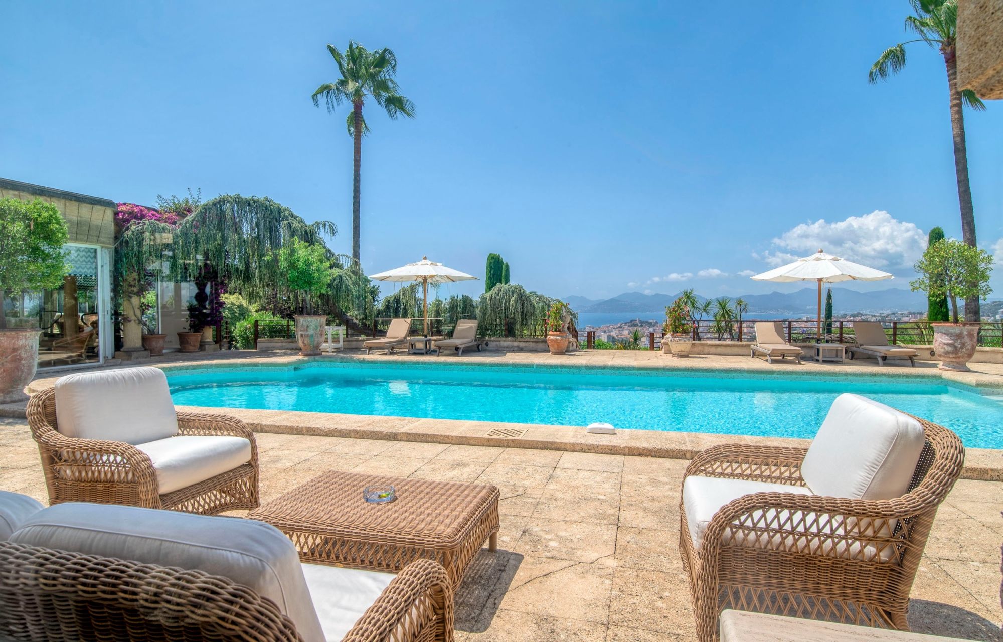 luxury villa 11 Rooms for sale on CANNES (06400)