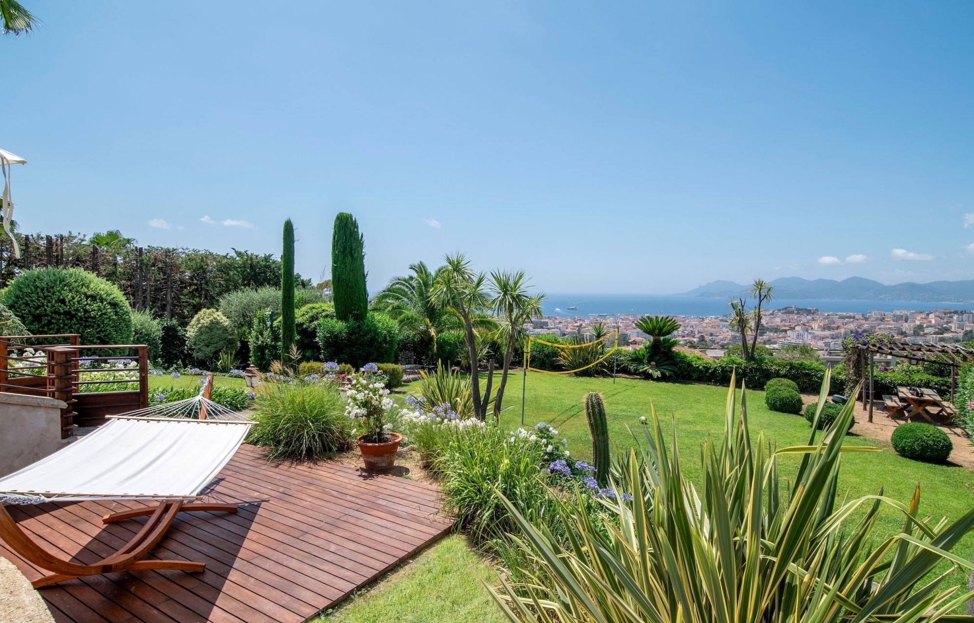 luxury villa 11 Rooms for sale on CANNES (06400)