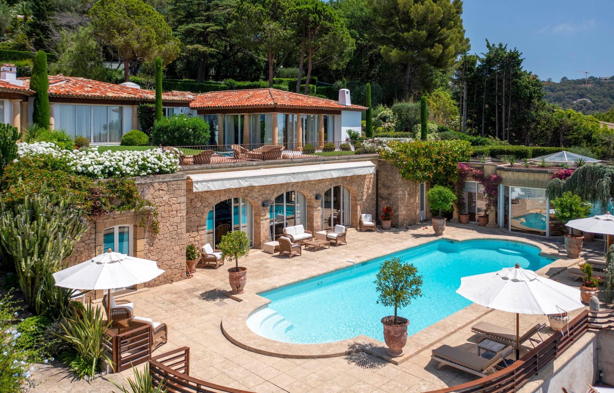 luxury villa 11 Rooms for sale on CANNES (06400)