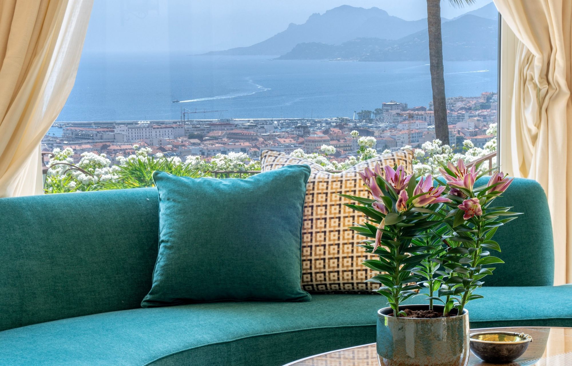 luxury villa 11 Rooms for sale on CANNES (06400)