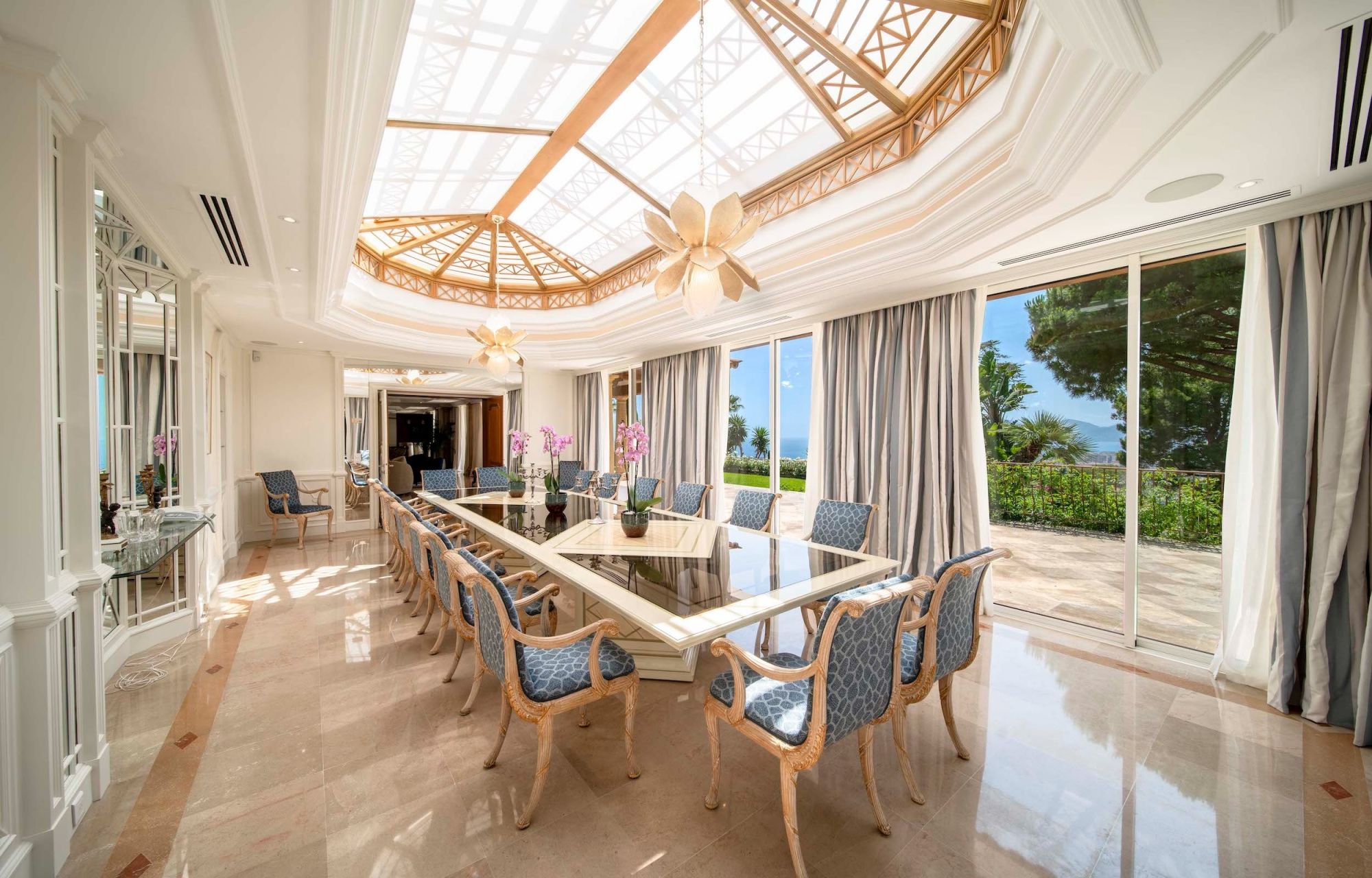 luxury villa 11 Rooms for sale on CANNES (06400)
