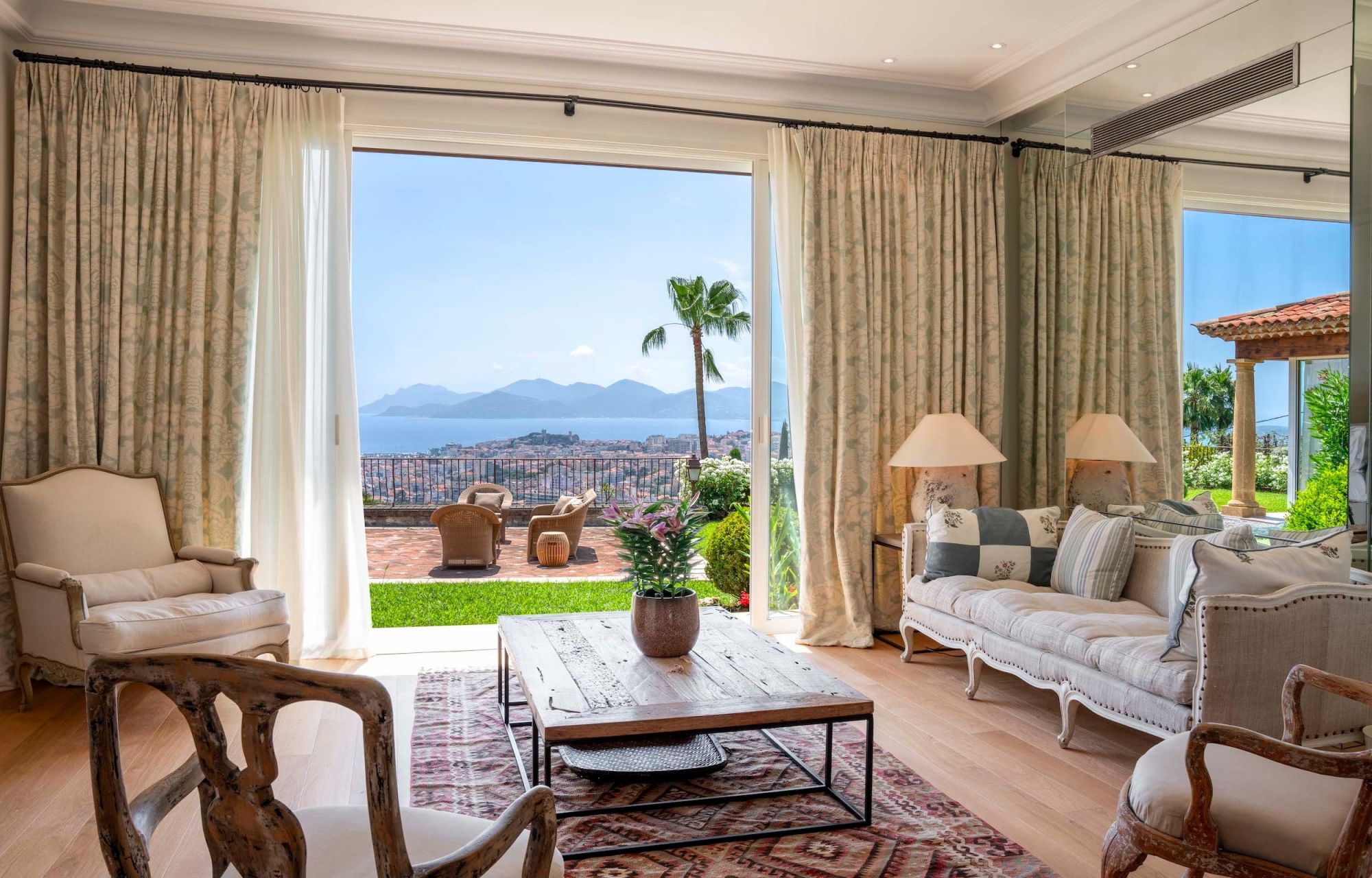 luxury villa 11 Rooms for sale on CANNES (06400)
