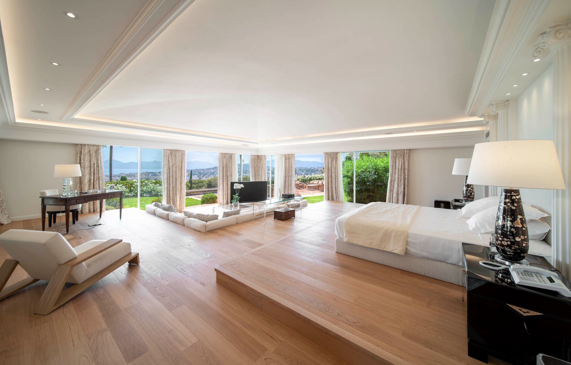 luxury villa 11 Rooms for sale on CANNES (06400)