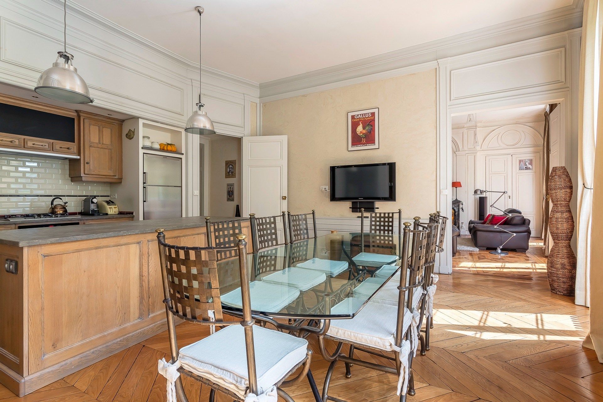 luxury apartment 4 Rooms for sale on LYON (69006)