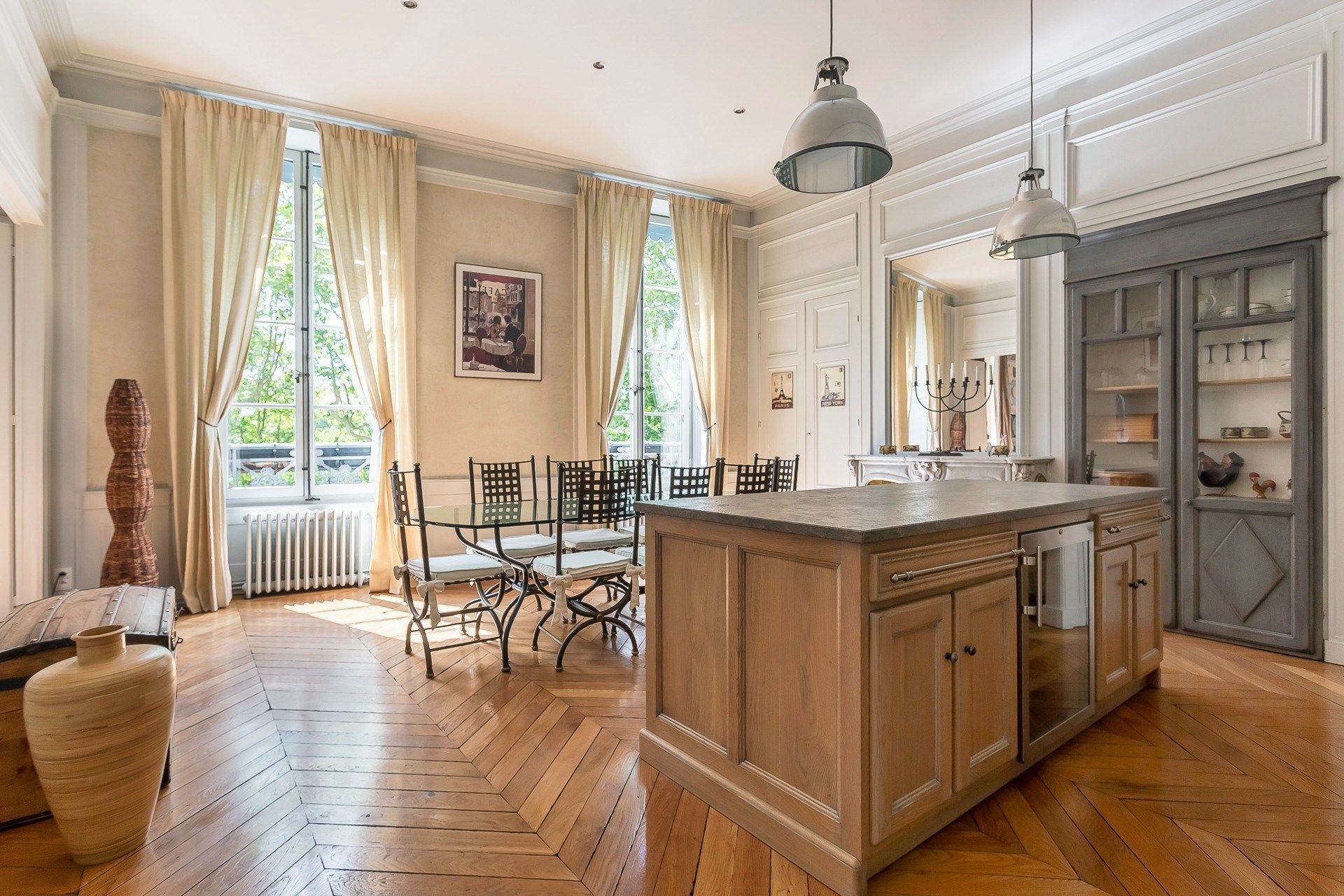 luxury apartment 4 Rooms for sale on LYON (69006)