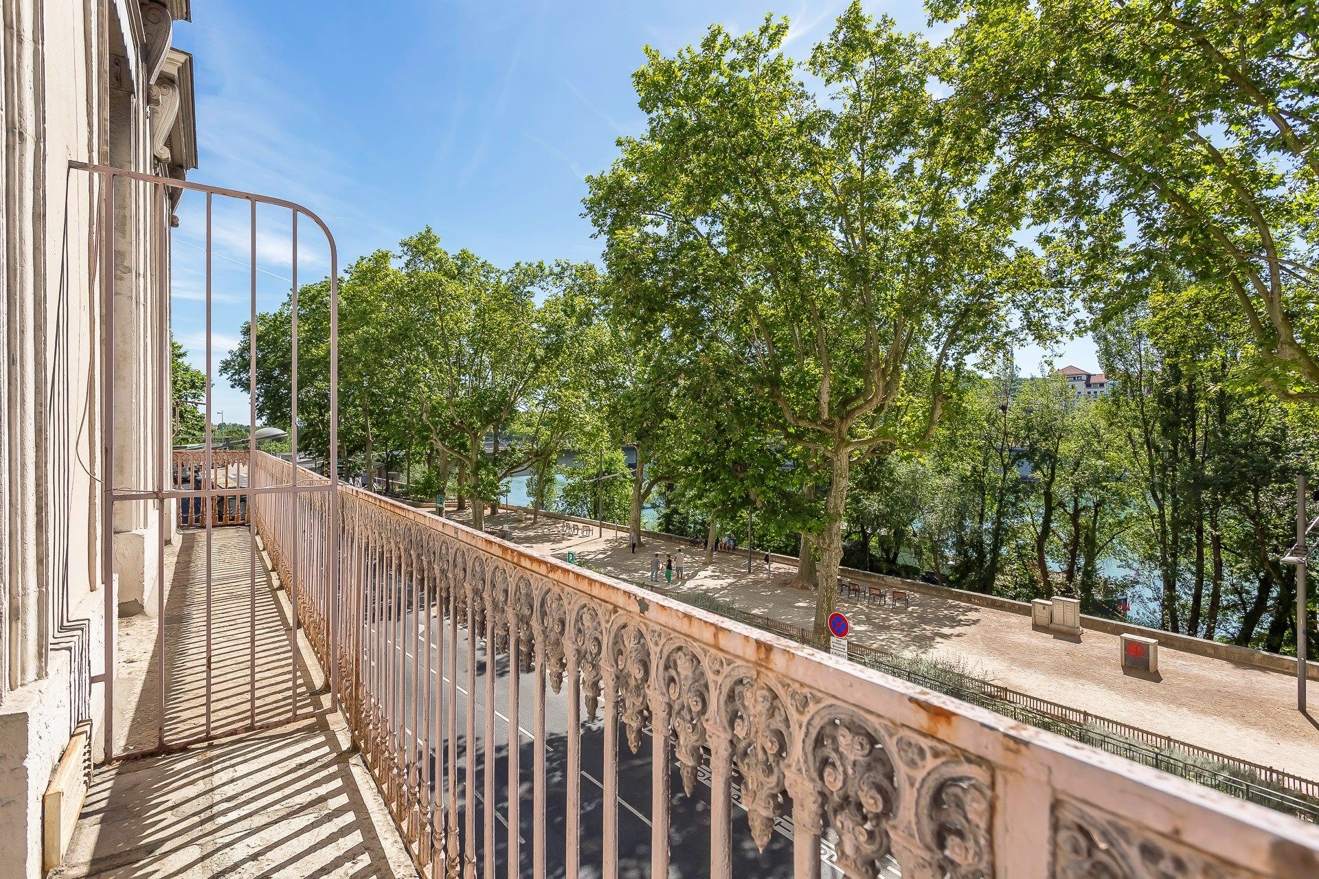 luxury apartment 4 Rooms for sale on LYON (69006)
