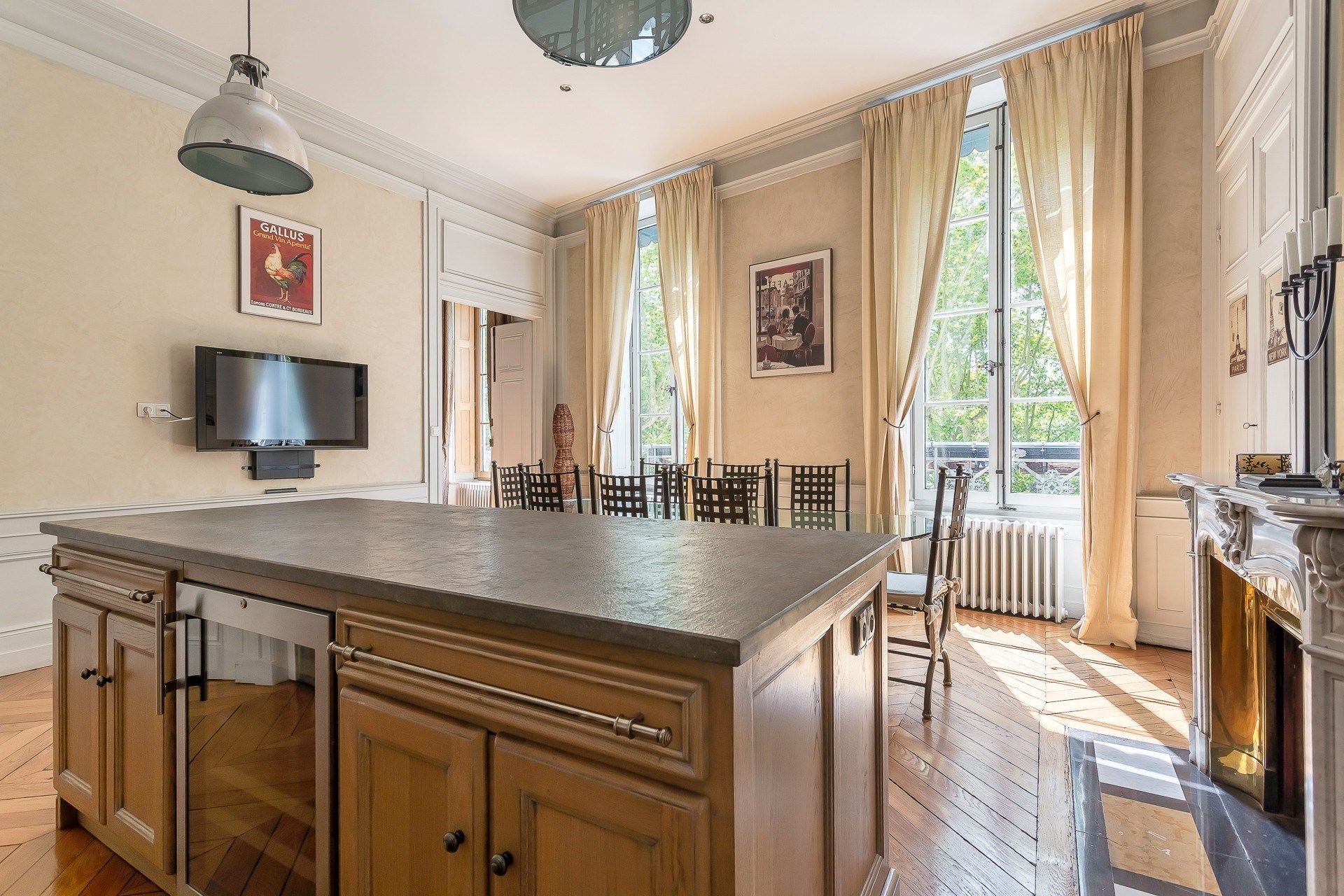 luxury apartment 4 Rooms for sale on LYON (69006)