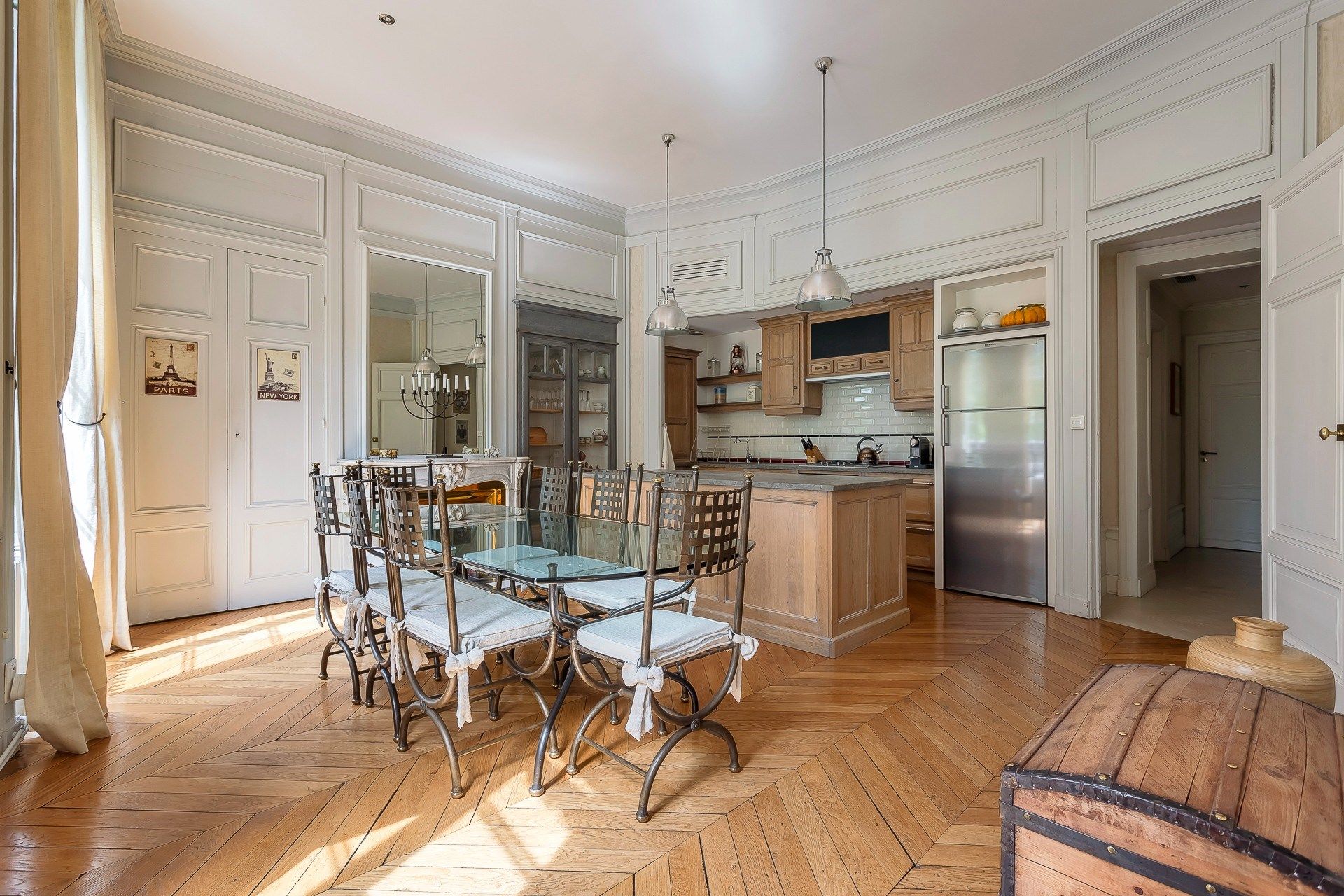 luxury apartment 4 Rooms for sale on LYON (69006)