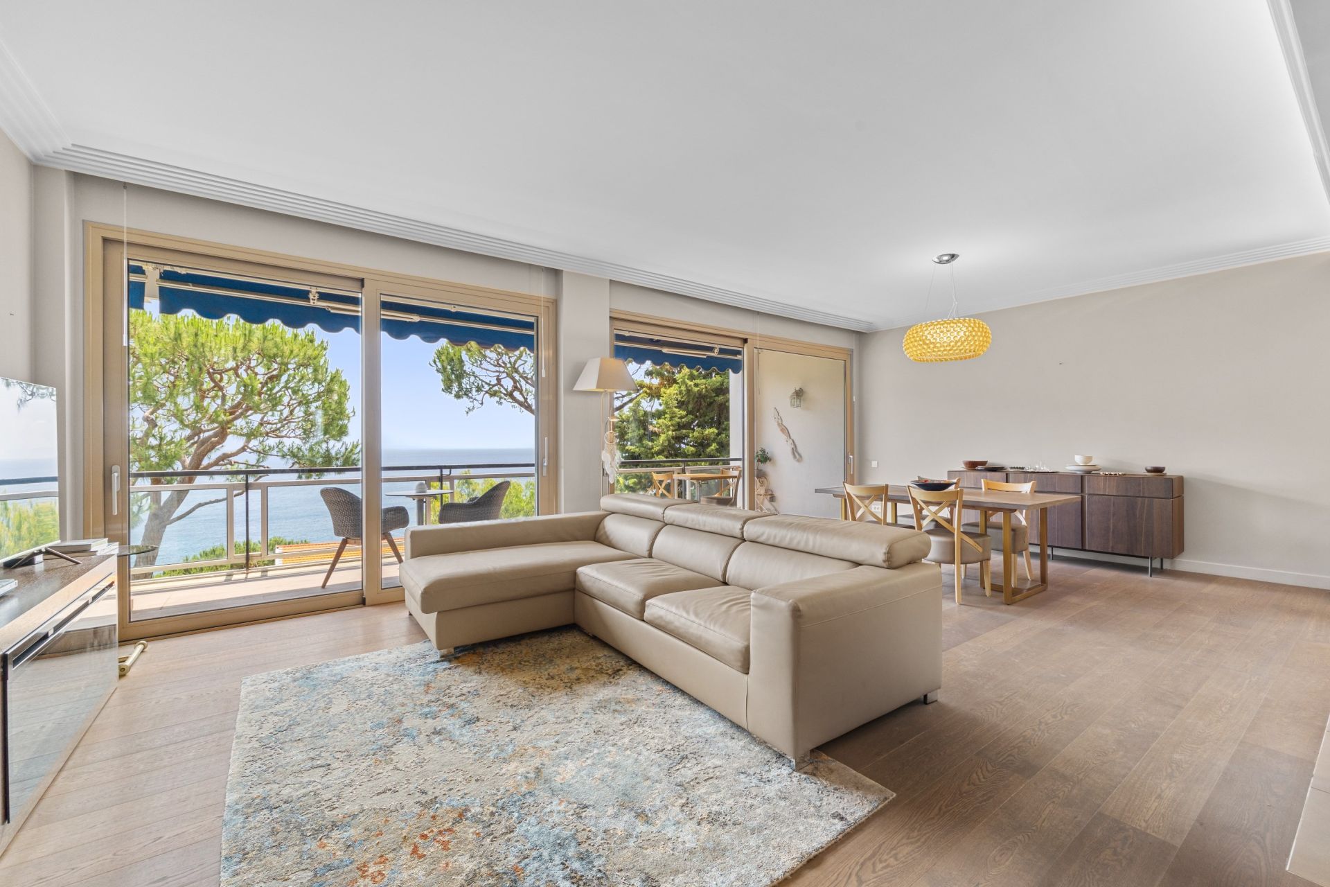 luxury apartment 4 Rooms for sale on NICE (06000)