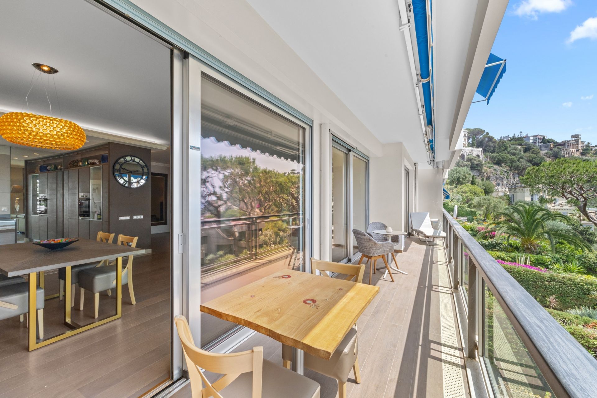 luxury apartment 4 Rooms for sale on NICE (06000)