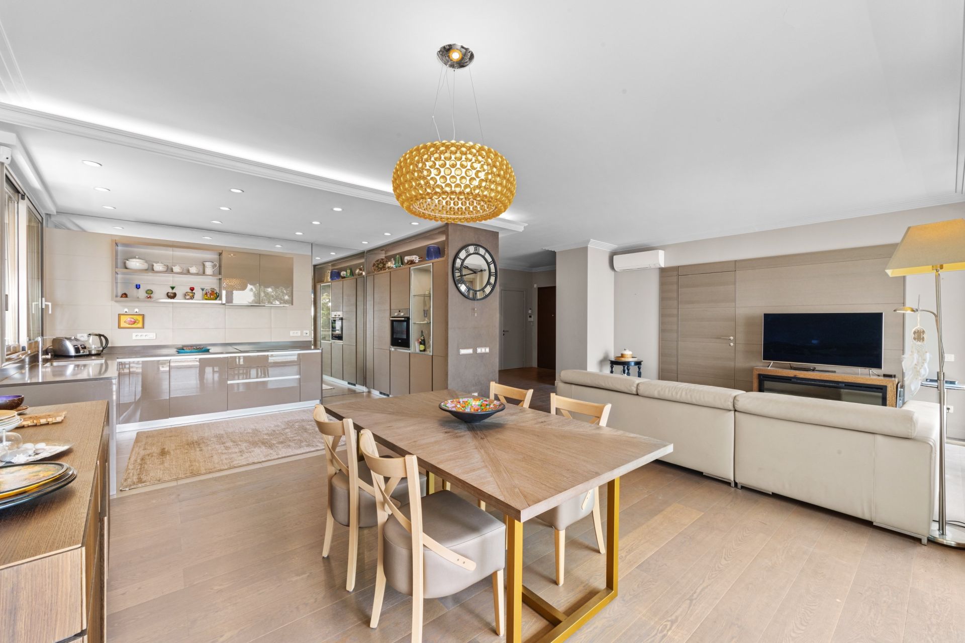 luxury apartment 4 Rooms for sale on NICE (06000)