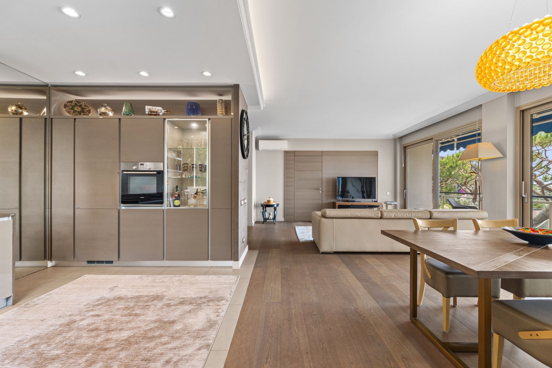 luxury apartment 4 Rooms for sale on NICE (06000)