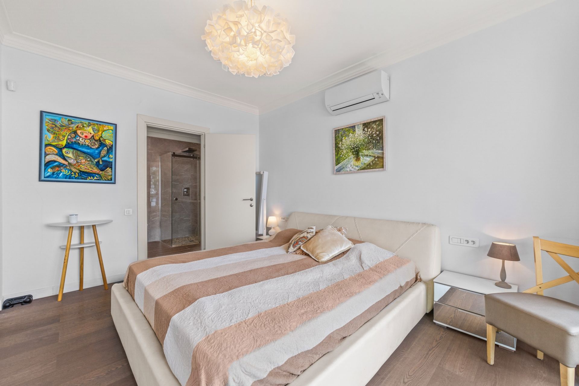 luxury apartment 4 Rooms for sale on NICE (06000)