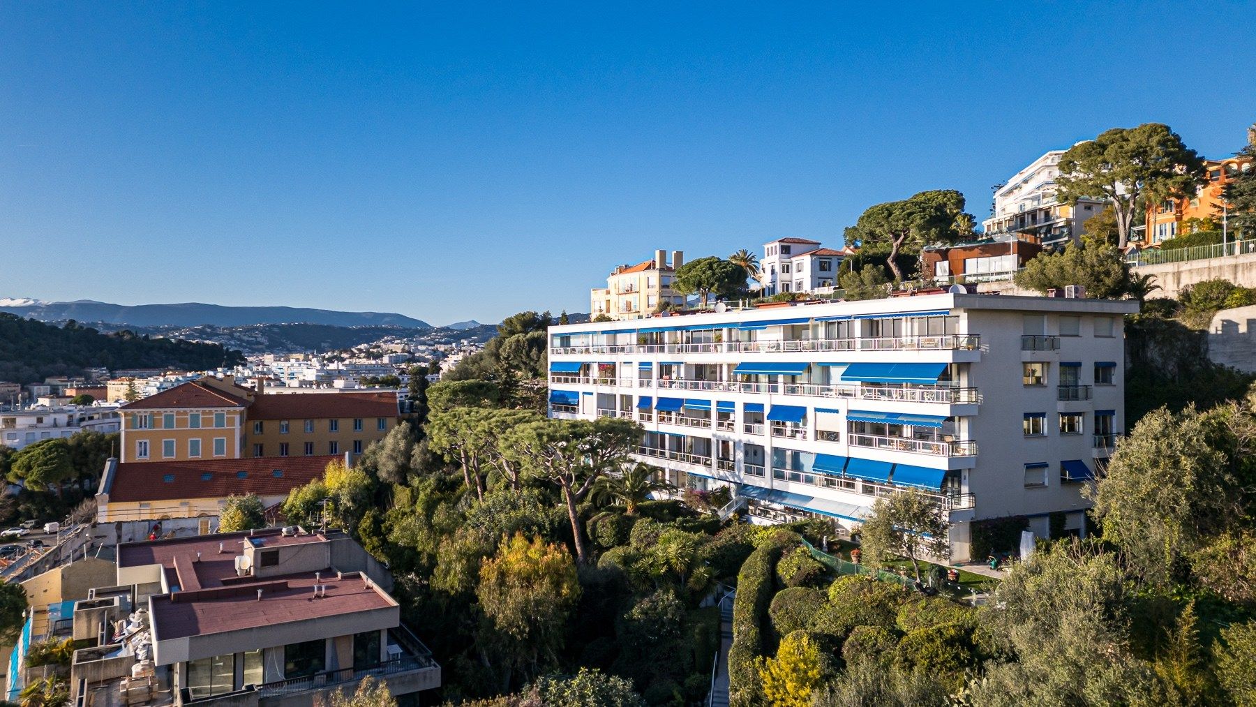 luxury apartment 4 Rooms for sale on NICE (06000)
