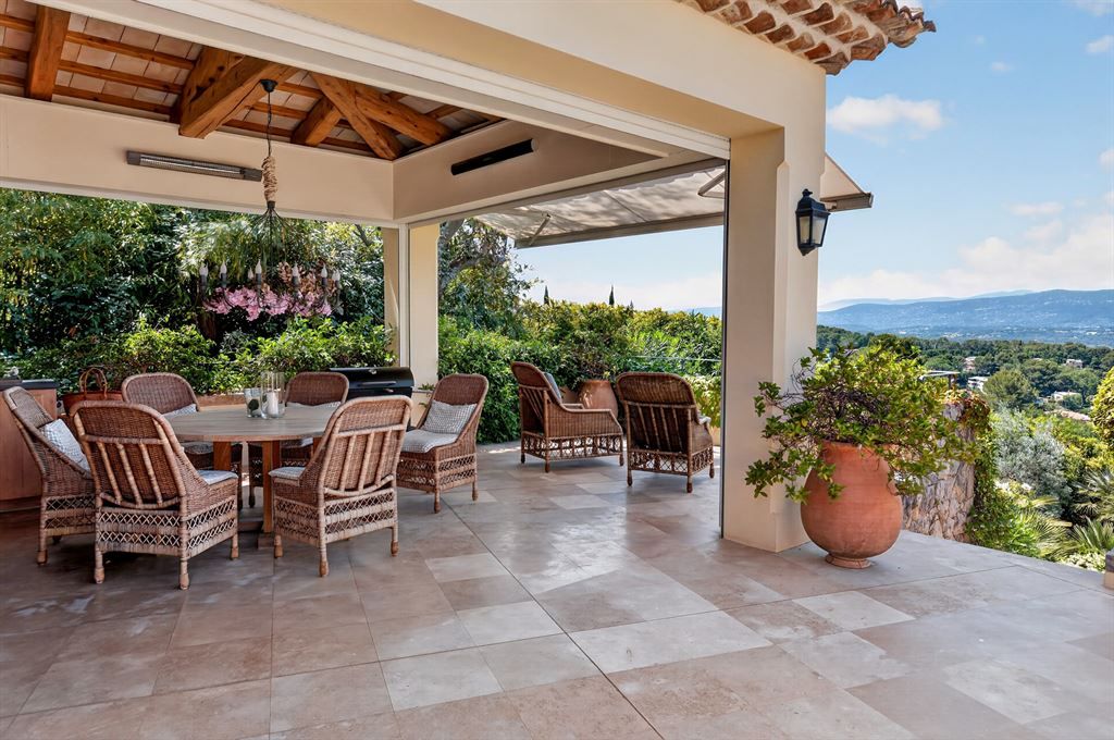 luxury villa 7 Rooms for sale on MOUGINS (06250)