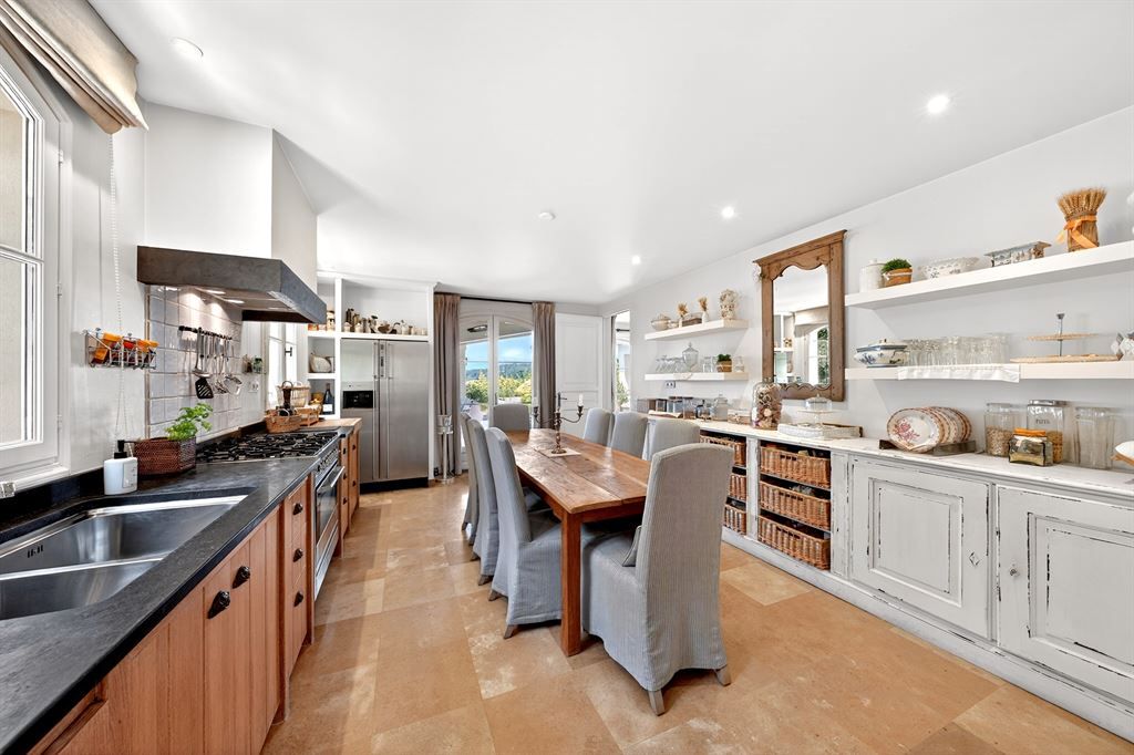 luxury villa 7 Rooms for sale on MOUGINS (06250)