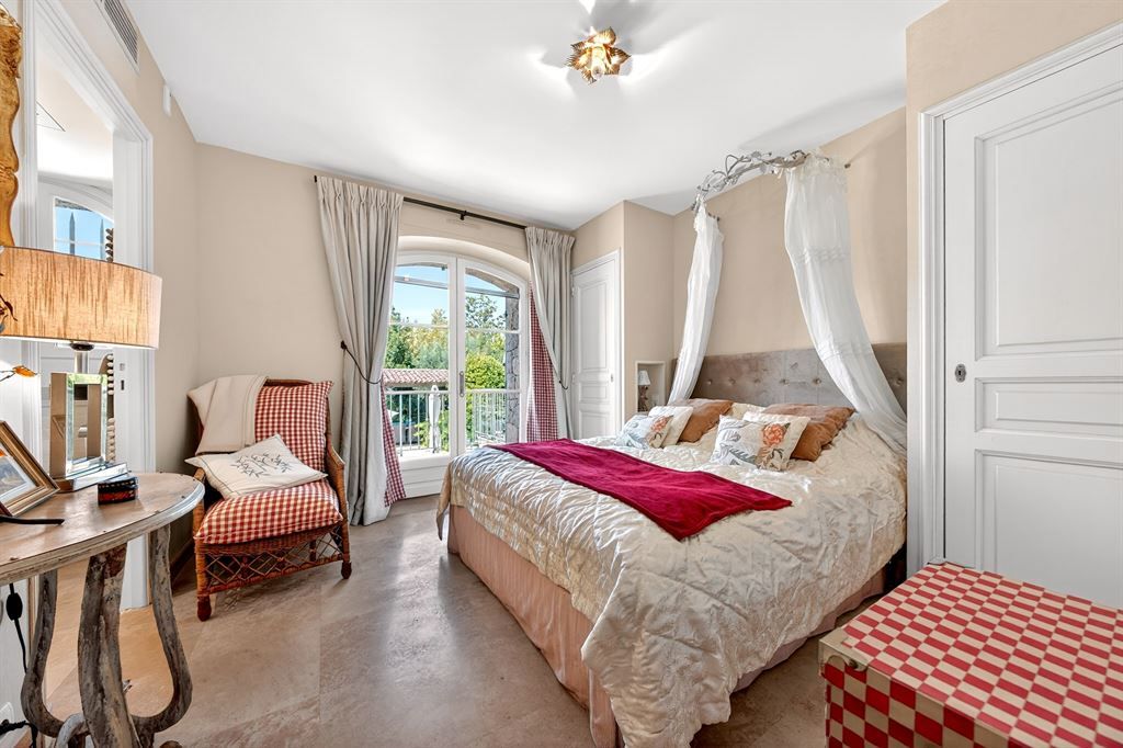 luxury villa 7 Rooms for sale on MOUGINS (06250)