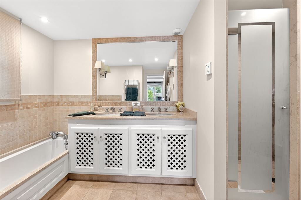 luxury villa 7 Rooms for sale on MOUGINS (06250)