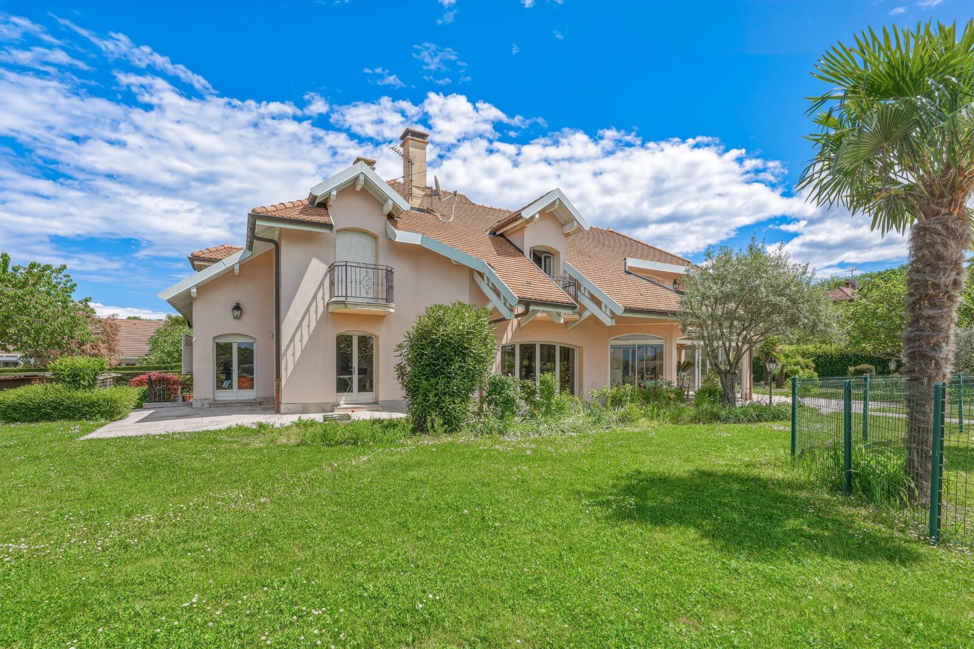 luxury house 7 Rooms for sale on NERNIER (74140)
