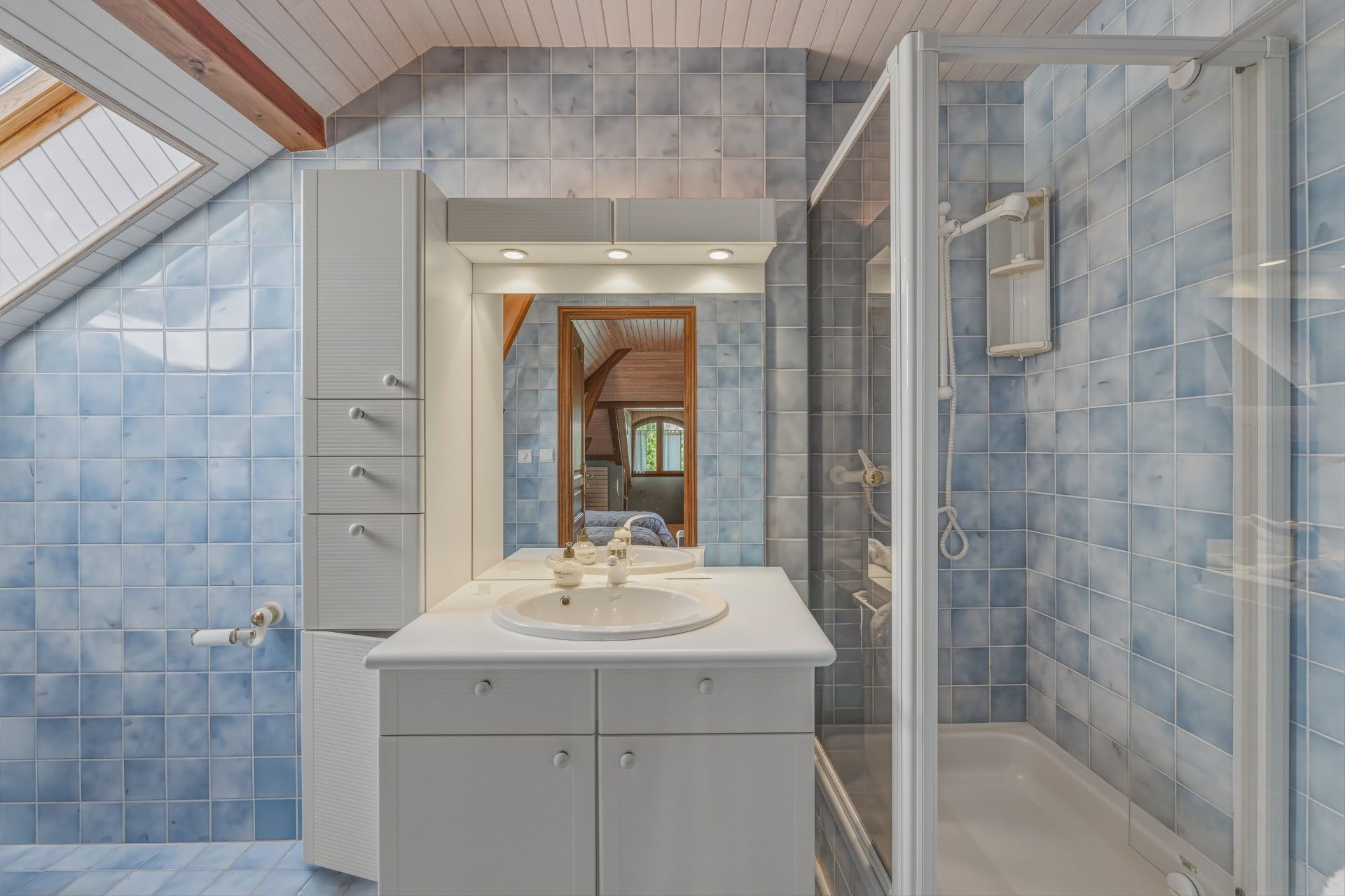 luxury house 7 Rooms for sale on NERNIER (74140)
