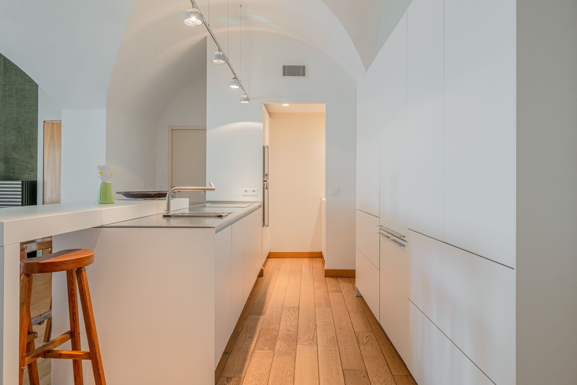 luxury apartment 5 Rooms for sale on LYON (69005)