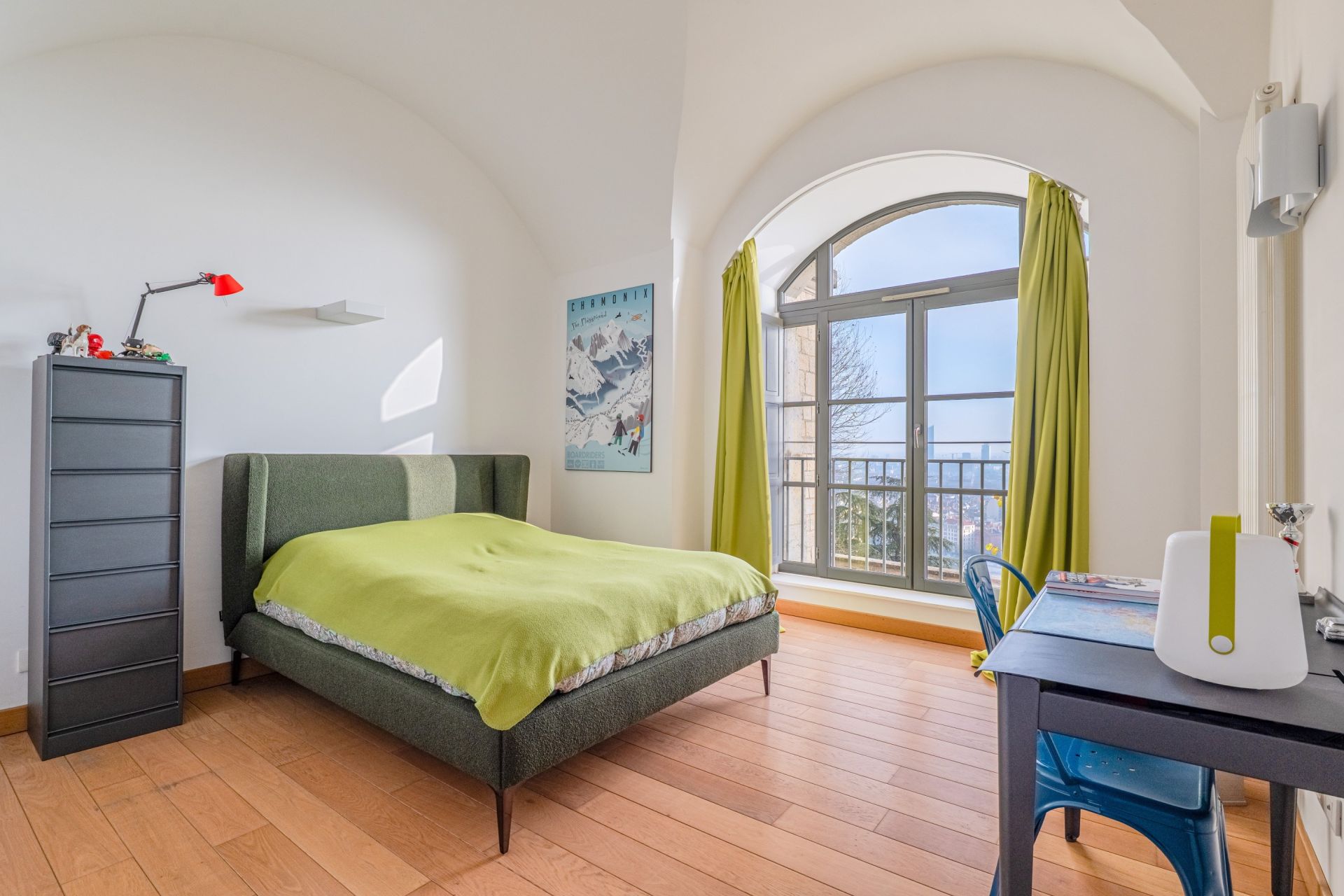 luxury apartment 5 Rooms for sale on LYON (69005)