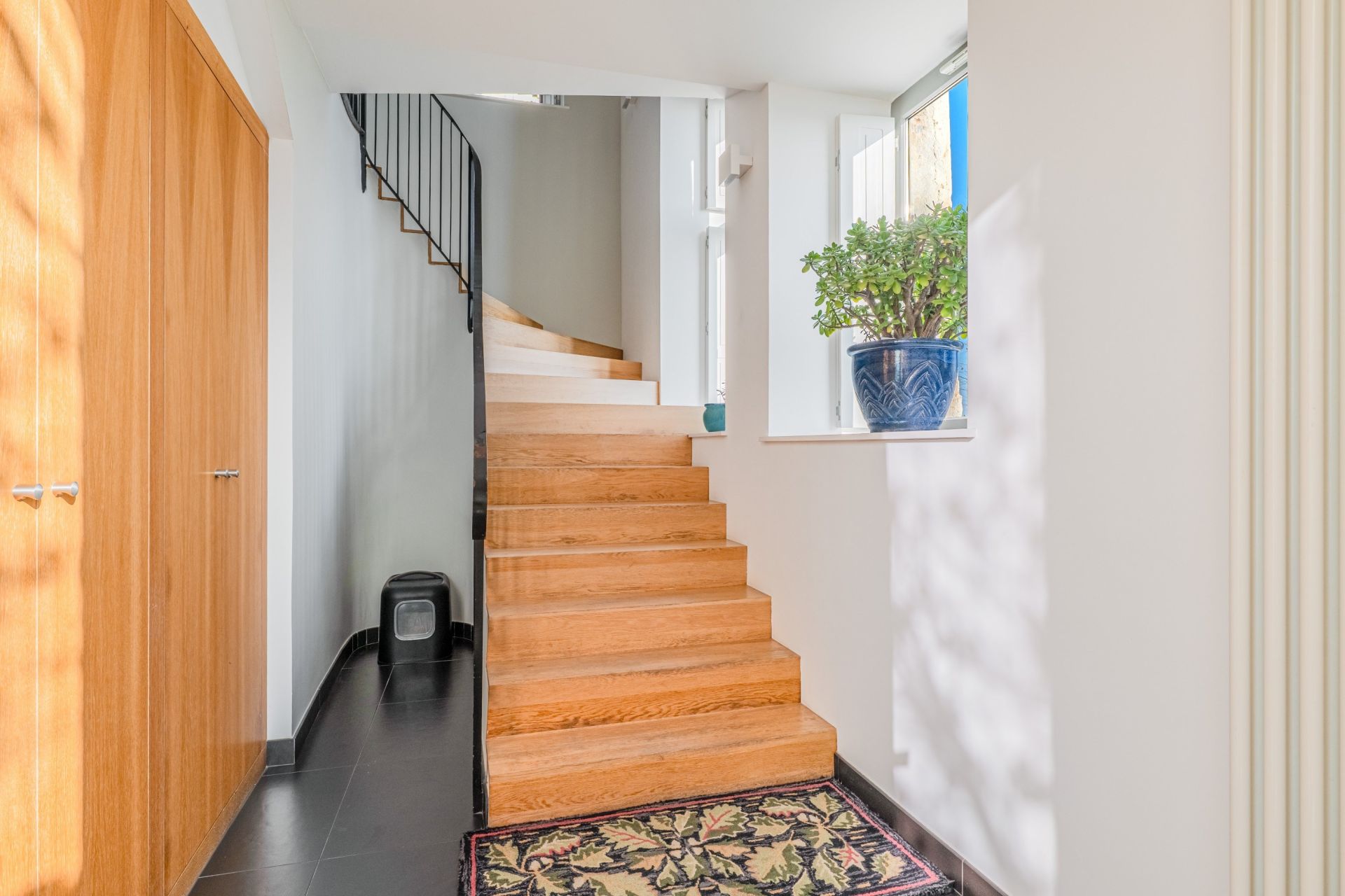 luxury apartment 5 Rooms for sale on LYON (69005)