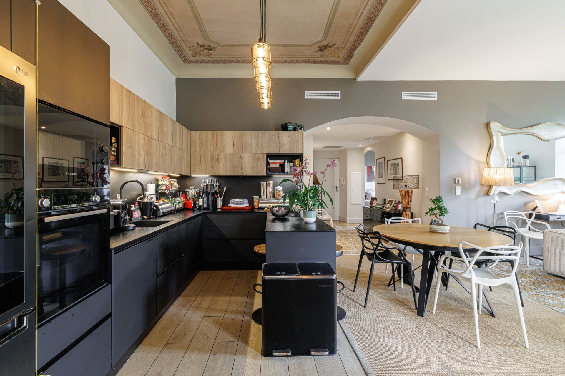 luxury apartment 4 Rooms for sale on NICE (06000)