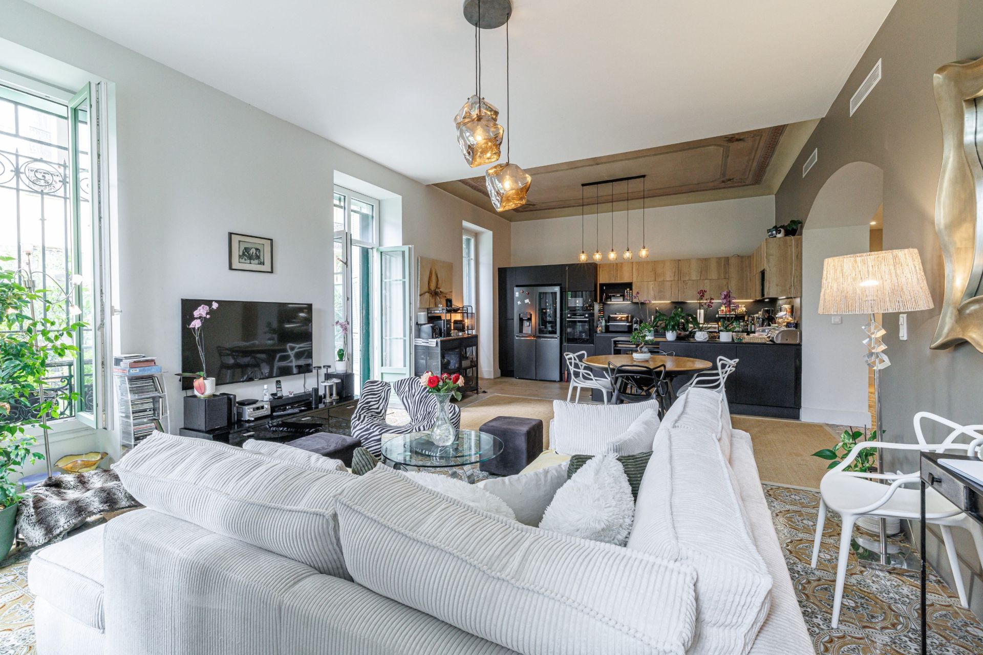 luxury apartment 4 Rooms for sale on NICE (06000)