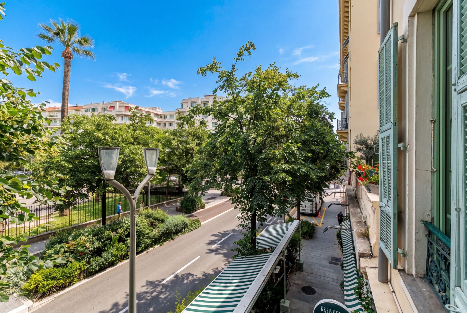 luxury apartment 4 Rooms for sale on NICE (06000)