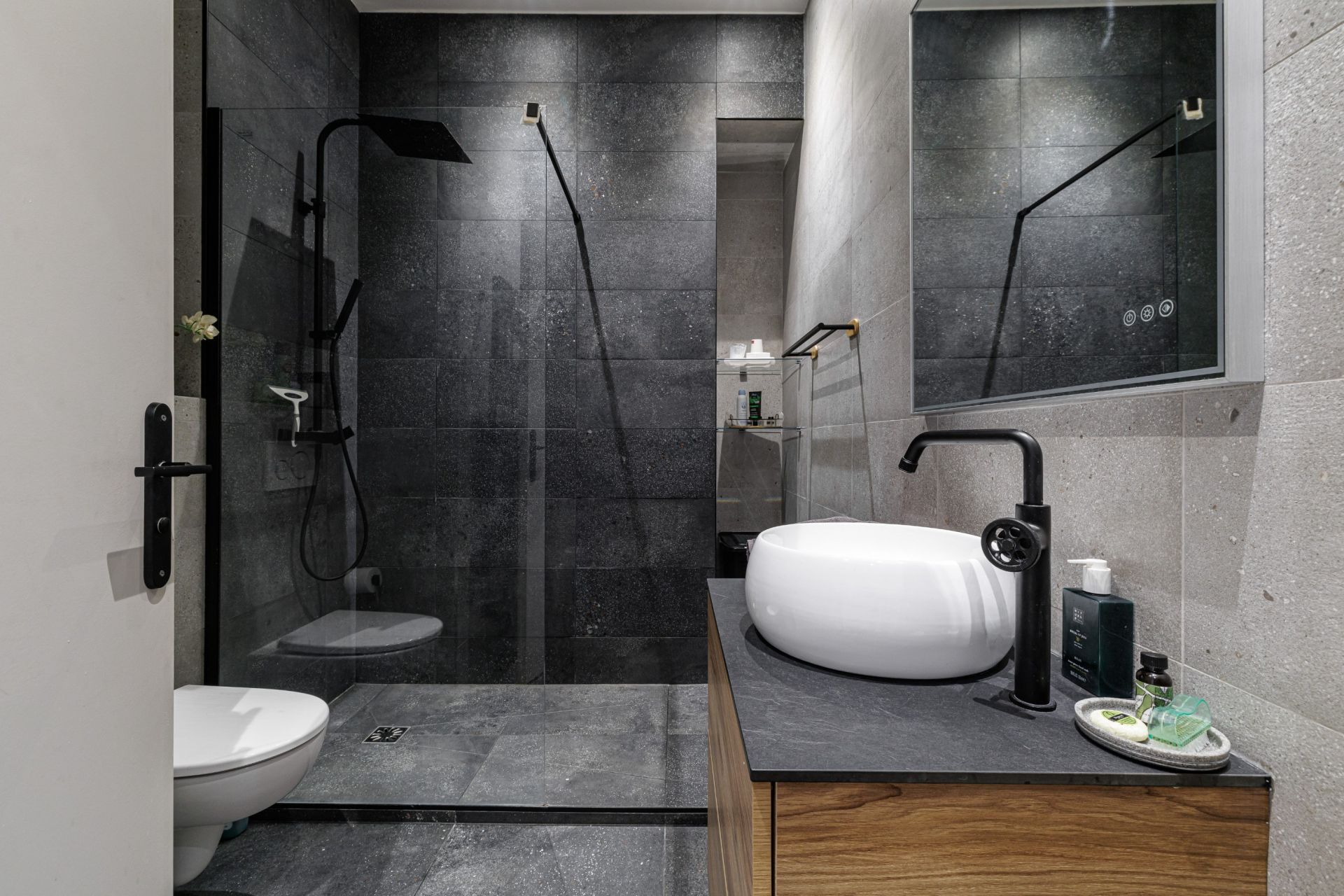 luxury apartment 4 Rooms for sale on NICE (06000)