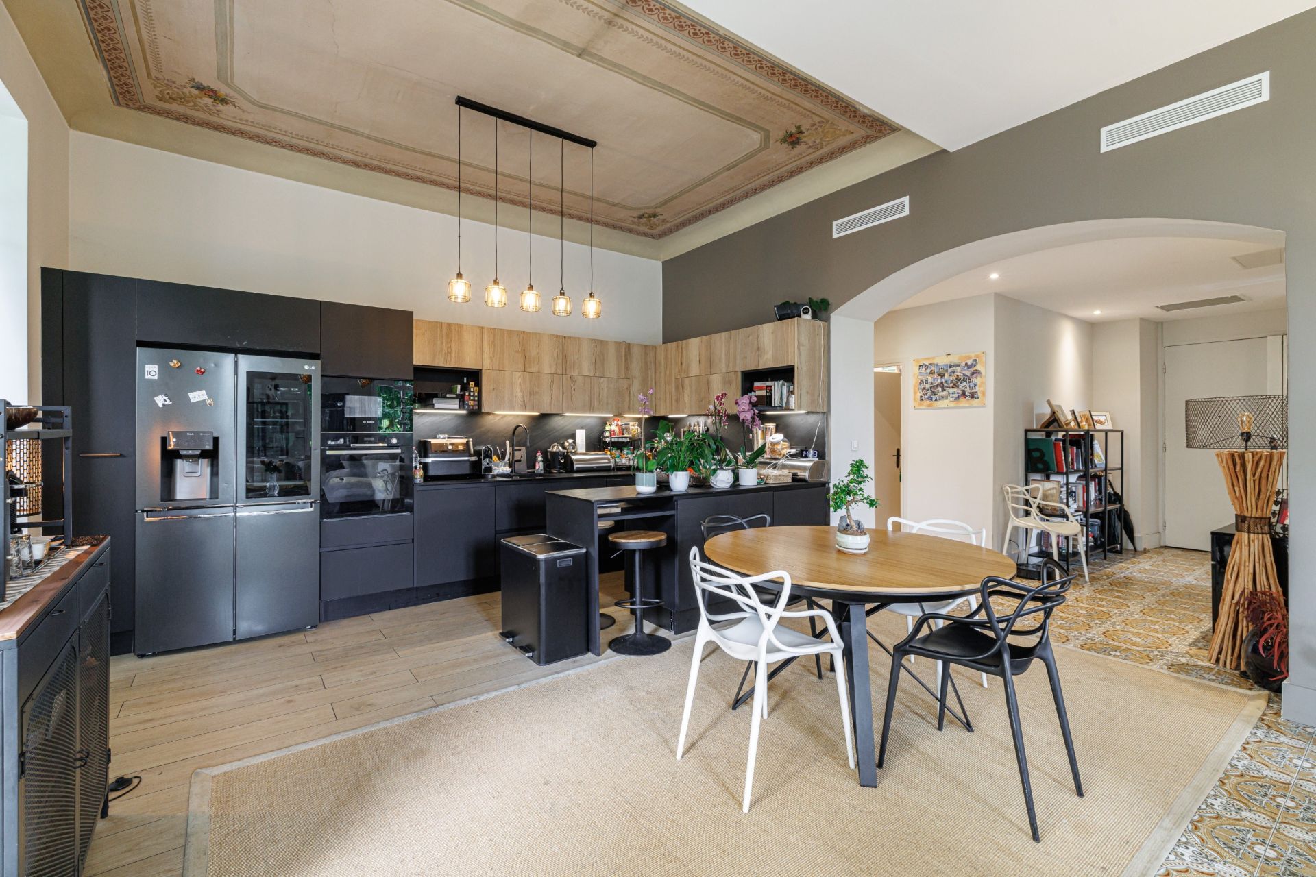luxury apartment 4 Rooms for sale on NICE (06000)
