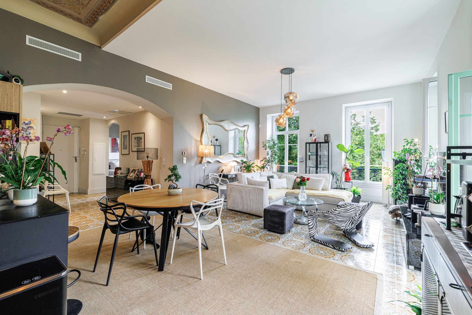 luxury apartment 4 Rooms for sale on NICE (06000)