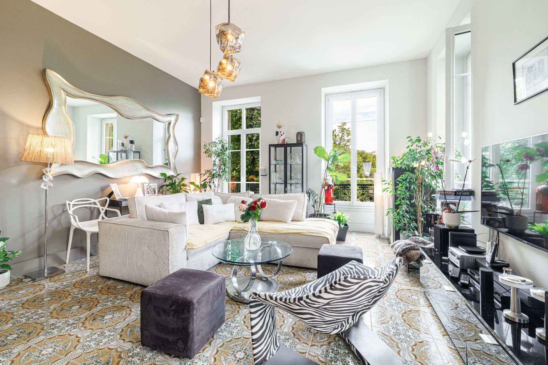 luxury apartment 4 Rooms for sale on NICE (06000)